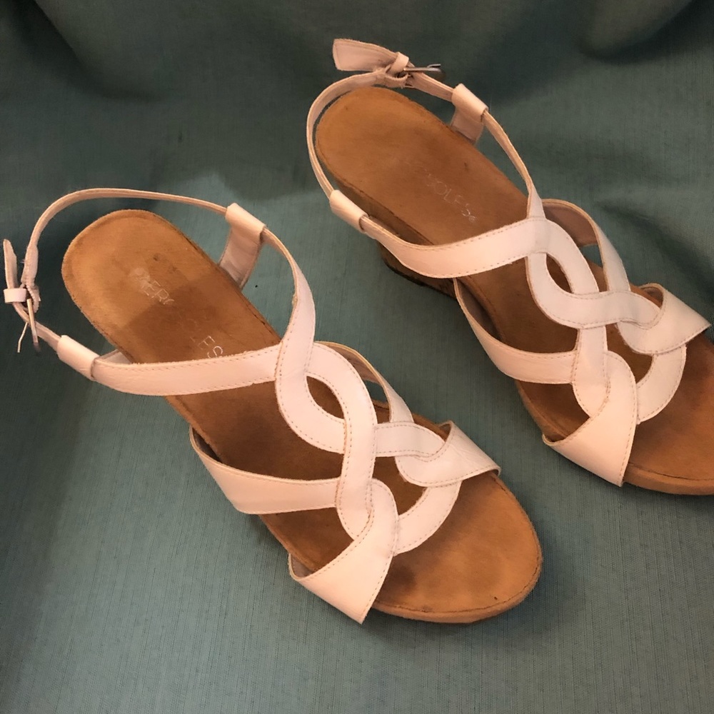 AEROSOLE-Cute White Wedge Sandals
